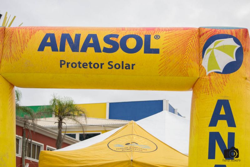 A maior prova de natação noturna em mar aberto do mundo é patrocinada pela Anasol