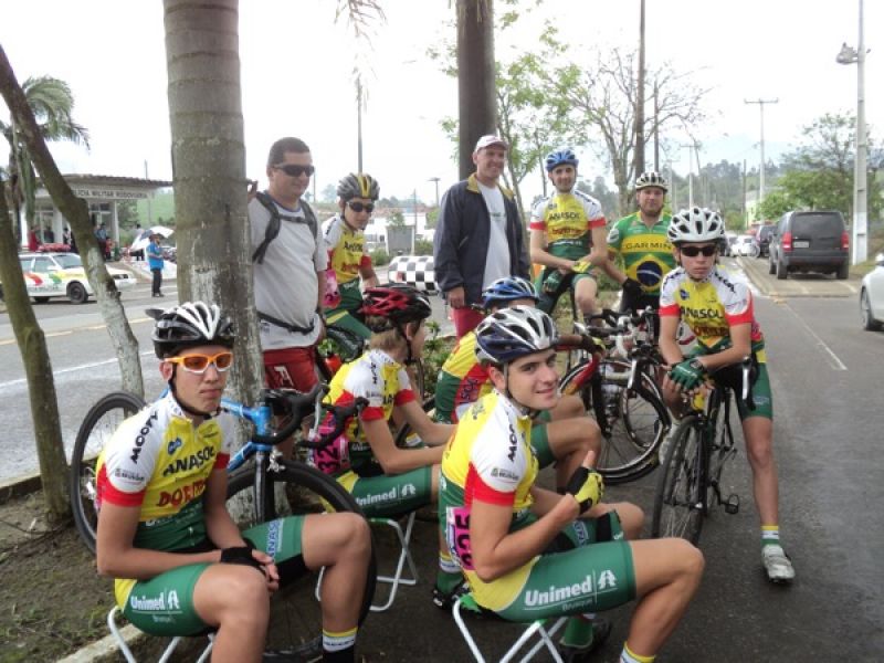 Ciclismo Brusquense no alto do pódium e da Serra