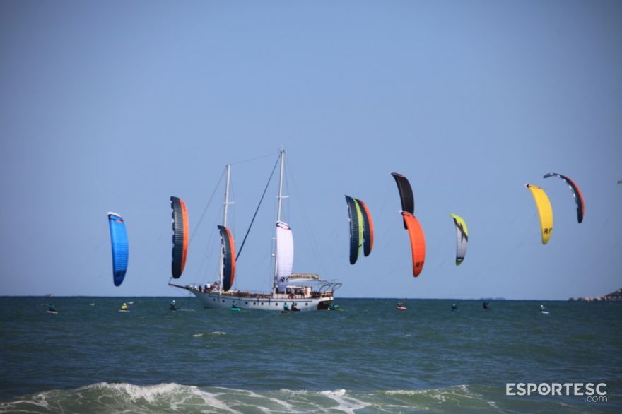Formula Kite Race reúne atletas do mundo todo nas águas de Santa Catarina