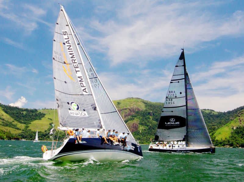 Itajaí Sailing Team é primeira colocada da Regata Ilha de Caras