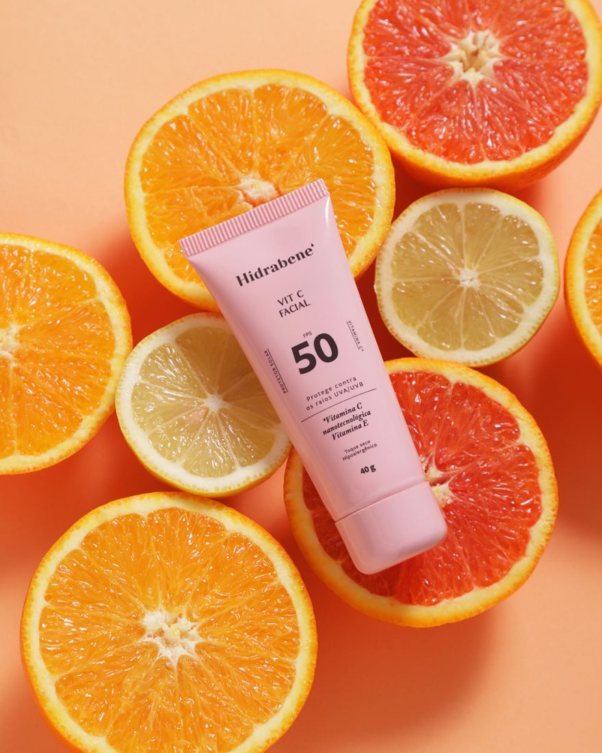 O seu novo protetor solar favorito acabou de chegar: Hidrabene Protetor Solar Facial 10% VIT C NANO FPS 50! 