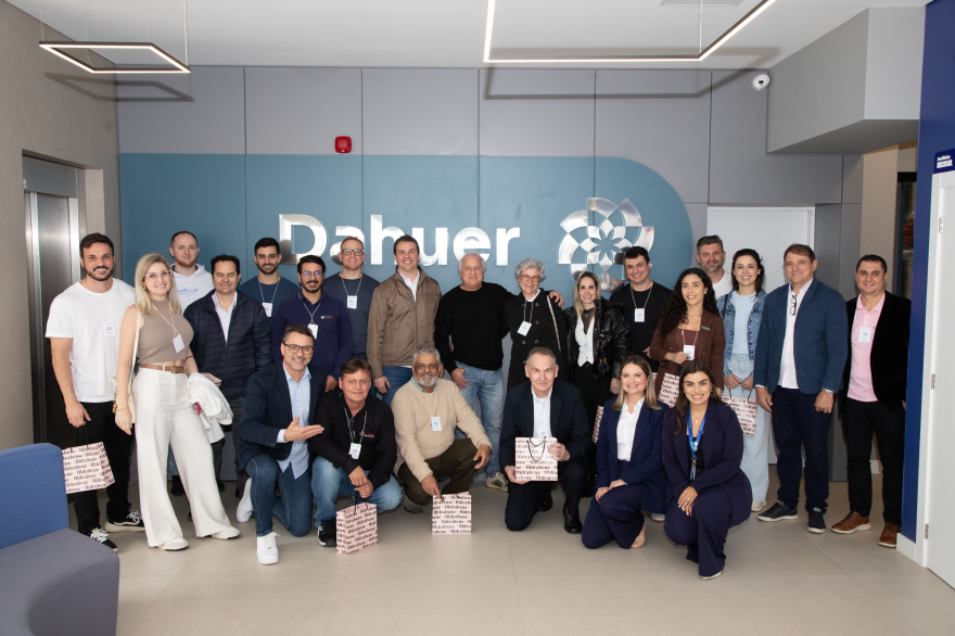 Pré-lançamento da linha Anasol Todo Santo Dia reúne clientes e parceiros na Dahuer