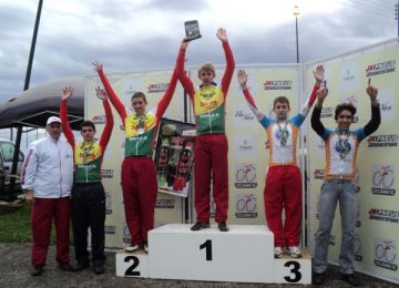 Ciclismo Brusquense no alto do pódium e da Serra