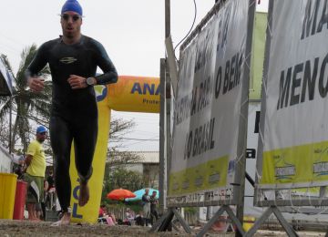 Ondas de um 1.5m, surfistas e Anasol marcam 5º Revezamento de Natação e Corrida do Canto Grande