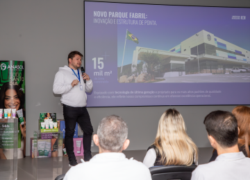 Pré-lançamento da linha Anasol Todo Santo Dia reúne clientes e parceiros na Dahuer